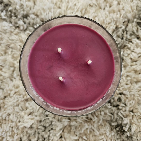 Bath & Body Works 3 Wick Candle Wine Cellar - Picture 3 of 4